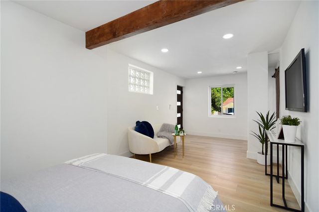 22284 Avenue San Luis, Woodland Hills, CA 91364