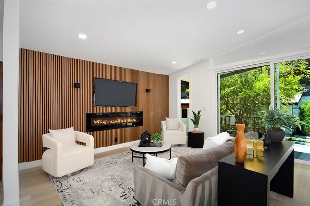 22284 Avenue San Luis, Woodland Hills, CA 91364