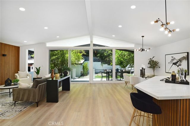 22284 Avenue San Luis, Woodland Hills, CA 91364