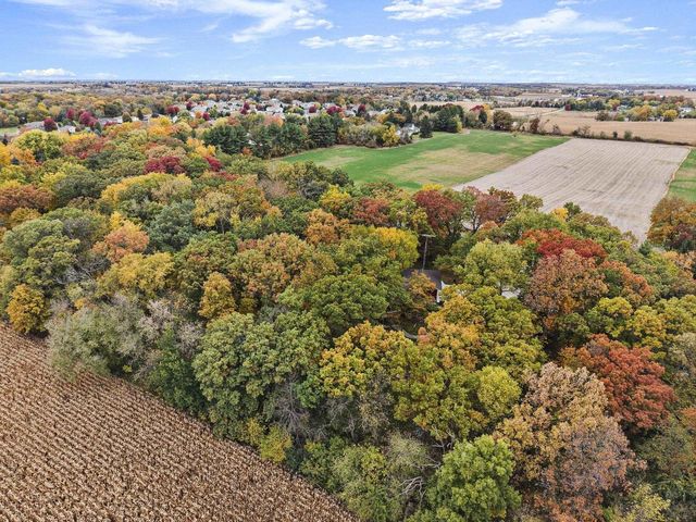 2945 Wyndwood Way, Sun Prairie, WI 53590