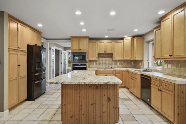 2945 Wyndwood Way, Sun Prairie, WI 53590