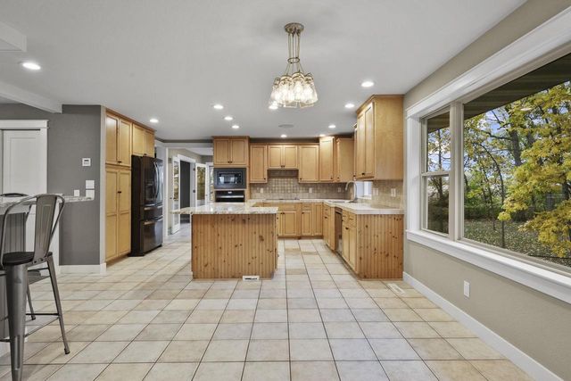 2945 Wyndwood Way, Sun Prairie, WI 53590