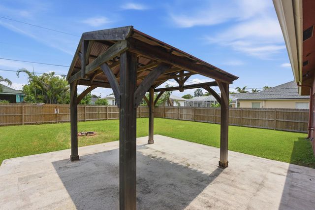 1526 SW MULLINAX Avenue, Port St. Lucie, FL 34953