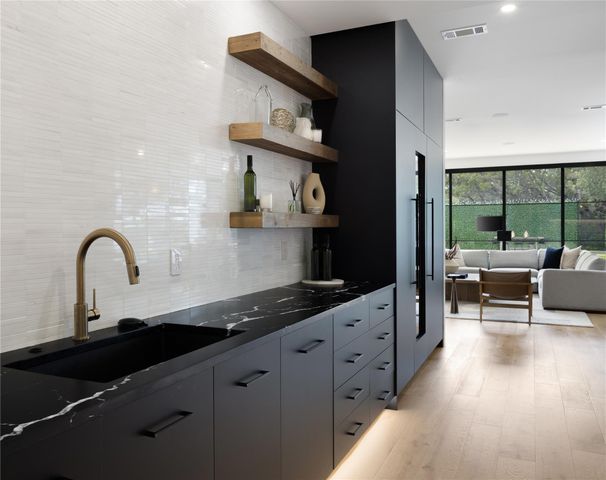 8609 Navidad DR, Austin, TX 78735