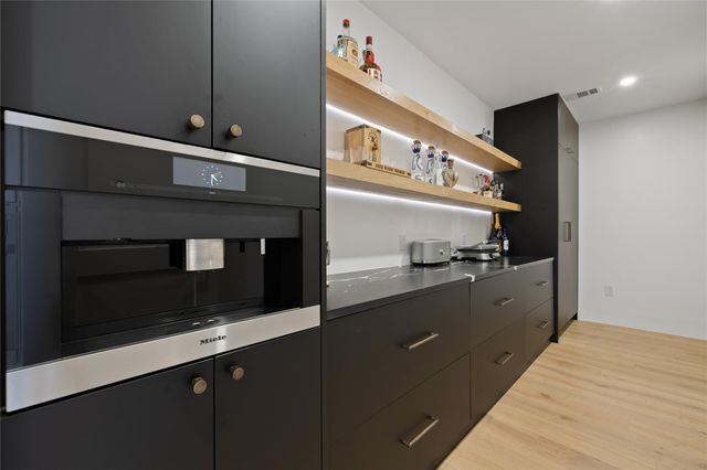 8609 Navidad DR, Austin, TX 78735