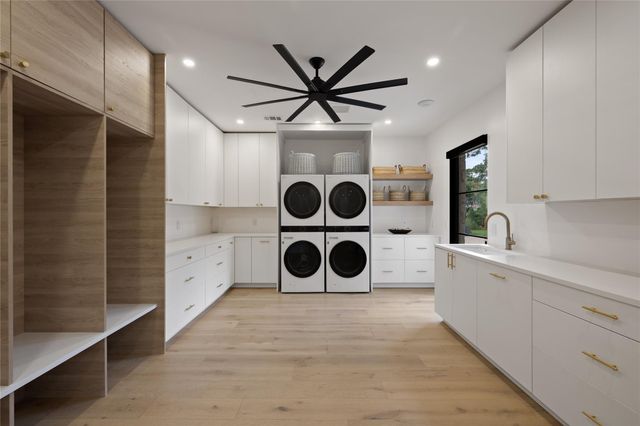 8609 Navidad DR, Austin, TX 78735