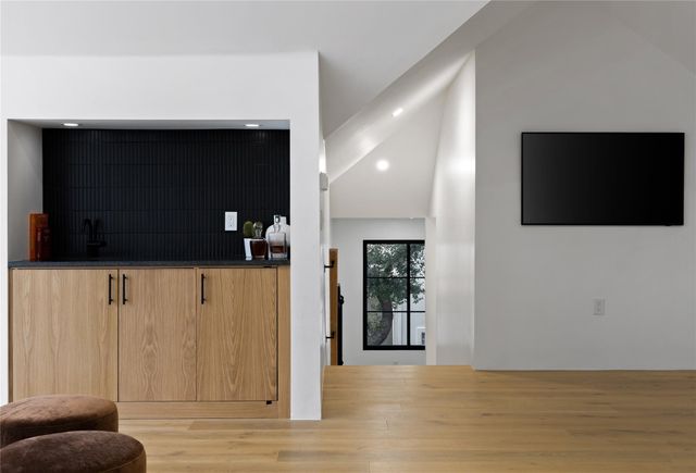 8609 Navidad DR, Austin, TX 78735