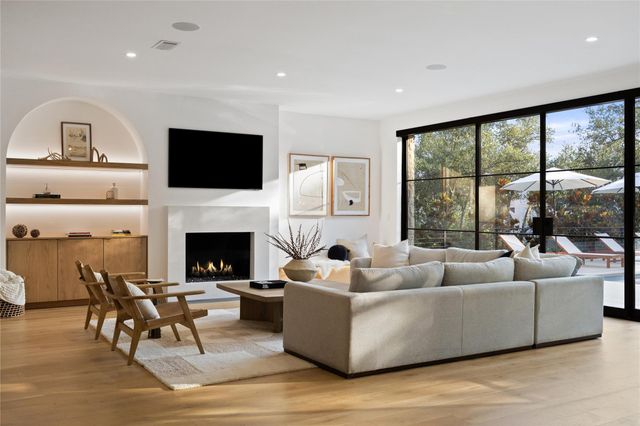 8609 Navidad DR, Austin, TX 78735