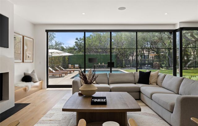 8609 Navidad DR, Austin, TX 78735