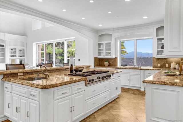 6102 Avenida Alteras, Rancho Santa Fe, CA 92067