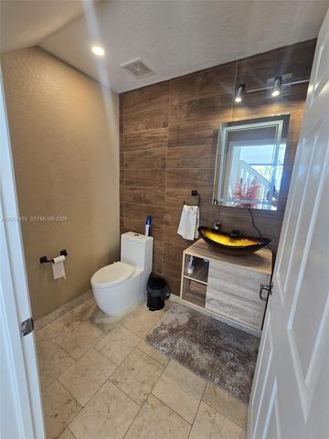 7950 NW 108th Pl, Doral, FL 33178