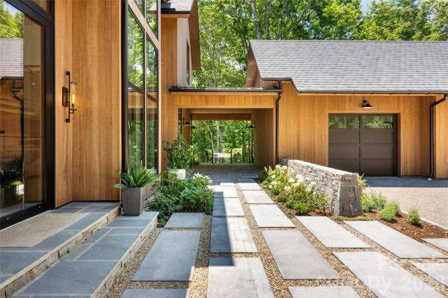 140 Panther Summit Drive, Lake Toxaway, NC 28747