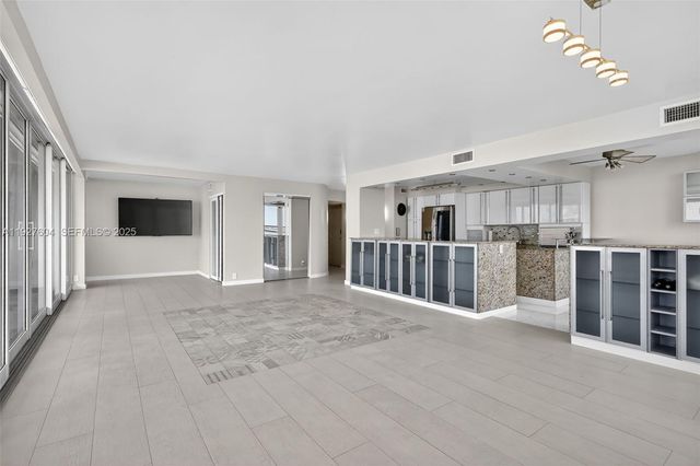 11 Island Ave 1212, Miami Beach, FL 33139