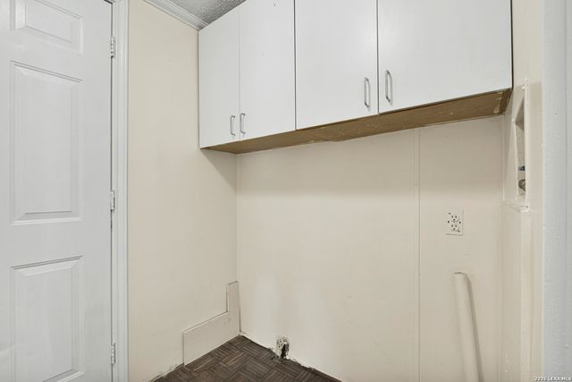 113 9th St, Natalia, TX 78059