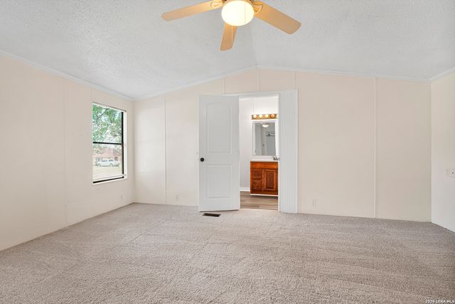113 9th St, Natalia, TX 78059