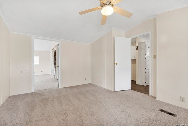 113 9th St, Natalia, TX 78059