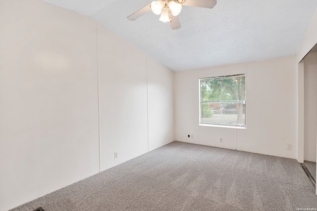 113 9th St, Natalia, TX 78059