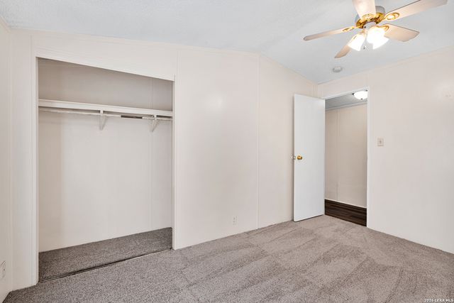 113 9th St, Natalia, TX 78059