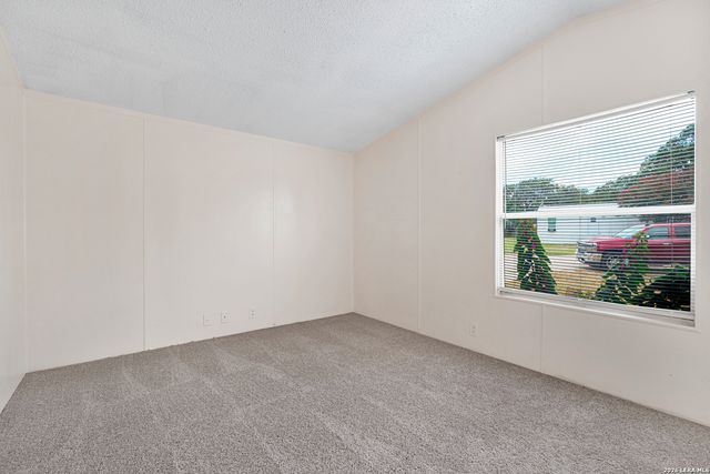 113 9th St, Natalia, TX 78059