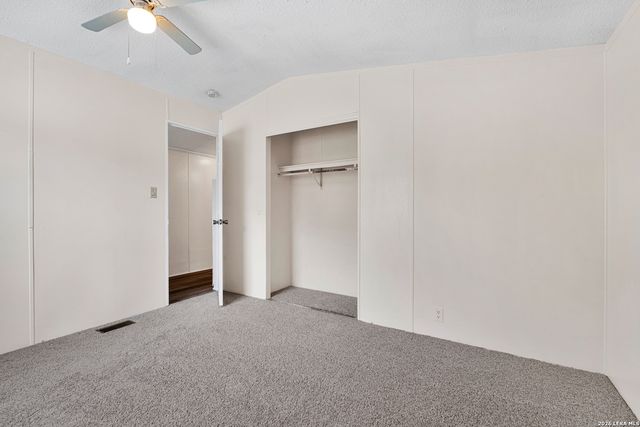 113 9th St, Natalia, TX 78059