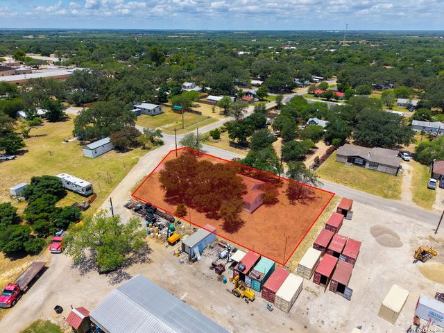 113 9th St, Natalia, TX 78059