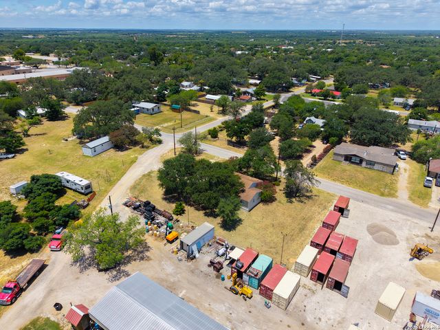 113 9th St, Natalia, TX 78059