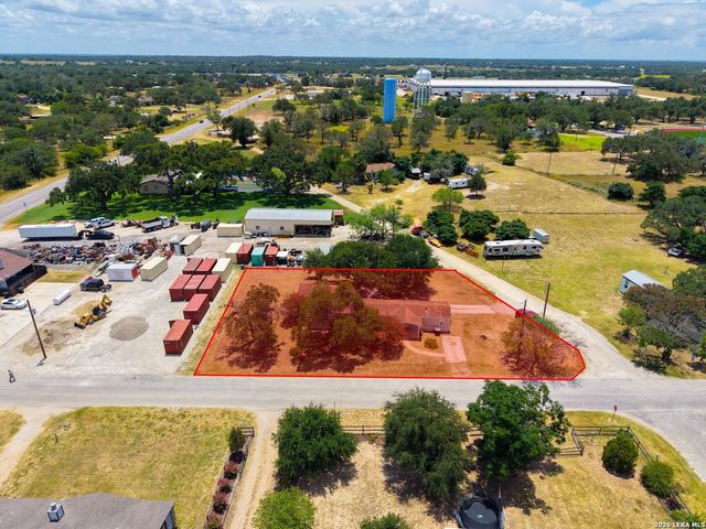 113 9th St, Natalia, TX 78059