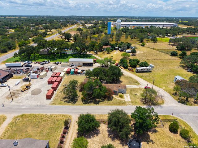 113 9th St, Natalia, TX 78059