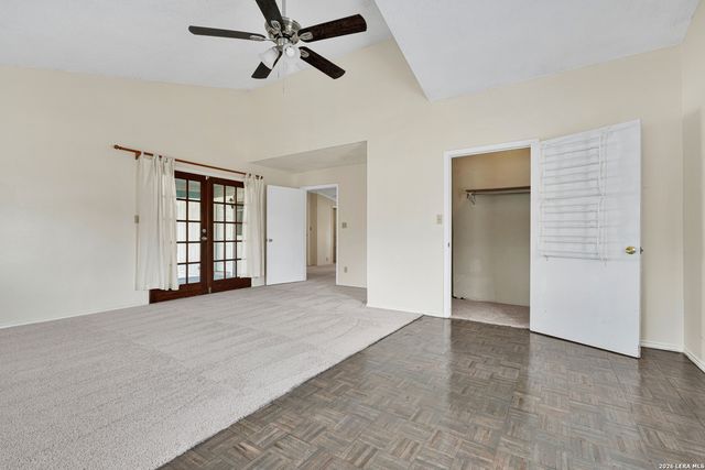 113 9th St, Natalia, TX 78059