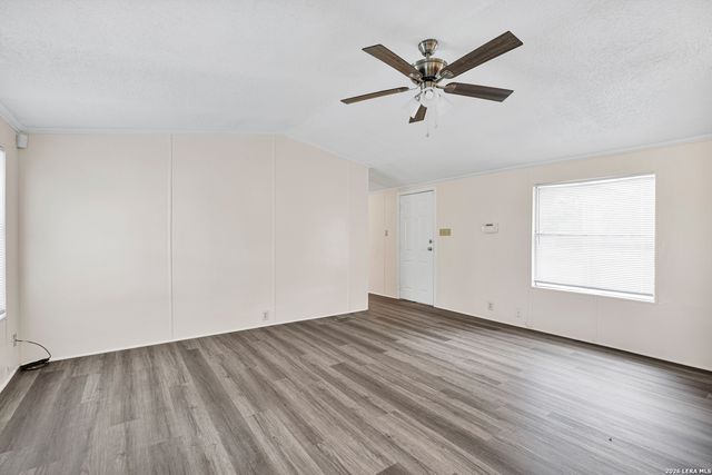 113 9th St, Natalia, TX 78059