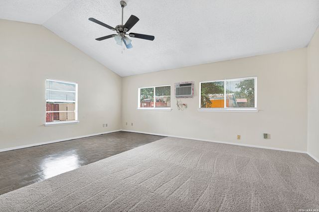 113 9th St, Natalia, TX 78059