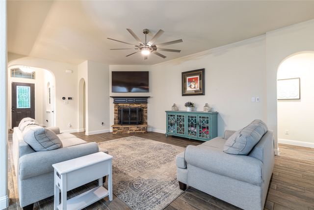 415 Valley Brook Court, Waxahachie, TX 75165