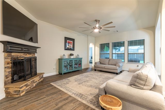 415 Valley Brook Court, Waxahachie, TX 75165