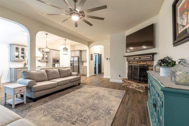 415 Valley Brook Court, Waxahachie, TX 75165