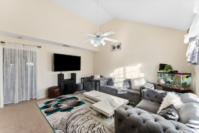 2053 George Buchanan Dr, La Vergne, TN 37086