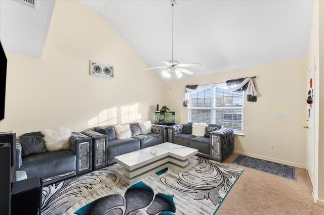 2053 George Buchanan Dr, La Vergne, TN 37086