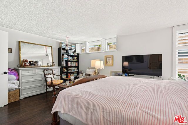 2338 S Beverly Glen Boulevard, Los Angeles, CA 90064
