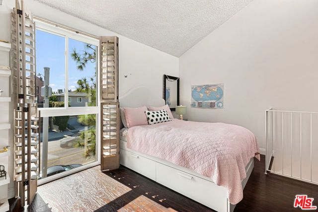 2338 S Beverly Glen Boulevard, Los Angeles, CA 90064