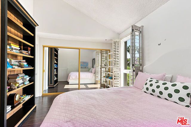 2338 S Beverly Glen Boulevard, Los Angeles, CA 90064