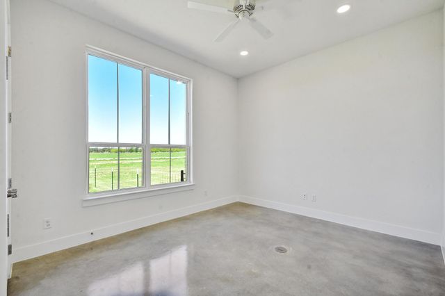 29 Spencer CT, Fredericksburg, TX 78624