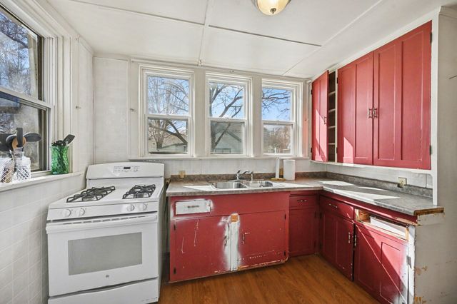 413 W Saint Joseph Street, Lawrence Vllg, MI 49064