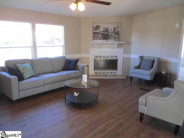 107 Sagewood Court, Fountain Inn, SC 29644