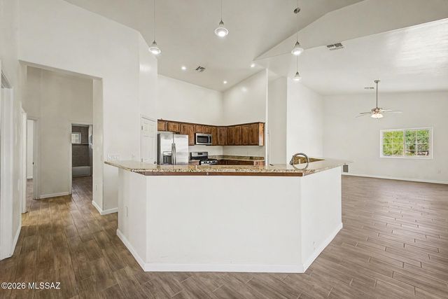 8610 N Pomona Avenue, Tucson, AZ 85704