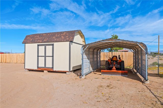 3605 N San Pedro Road, Golden Valley, AZ 86413