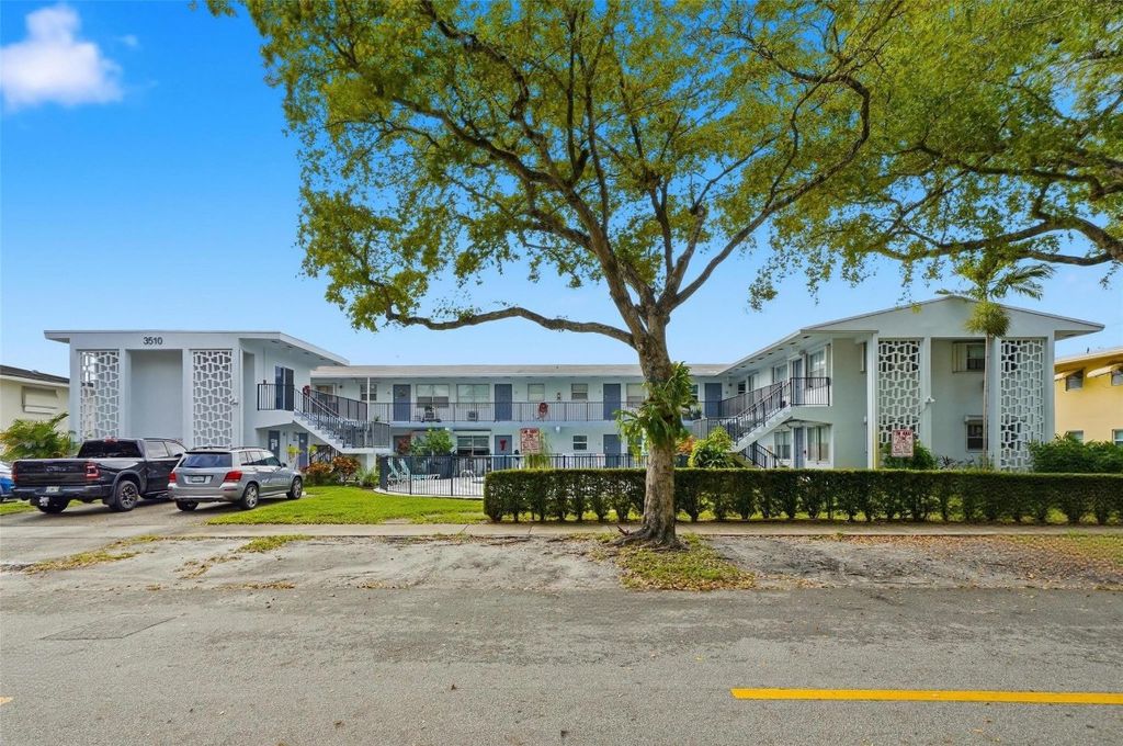 3510 Harrison Street 10, Hollywood, FL 33021