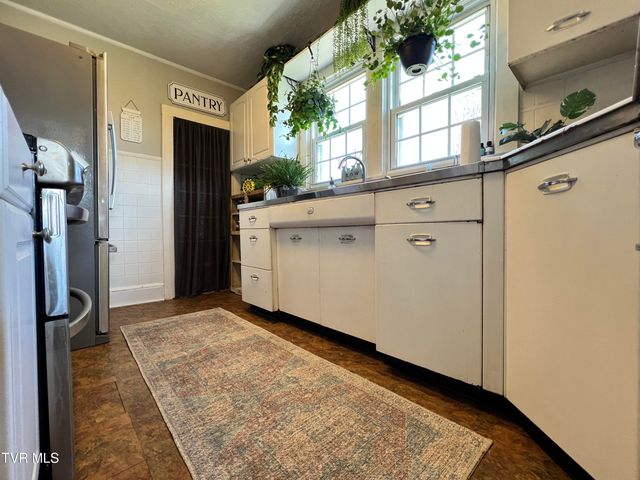 424 Bay Street, Mount Carmel, TN 37645