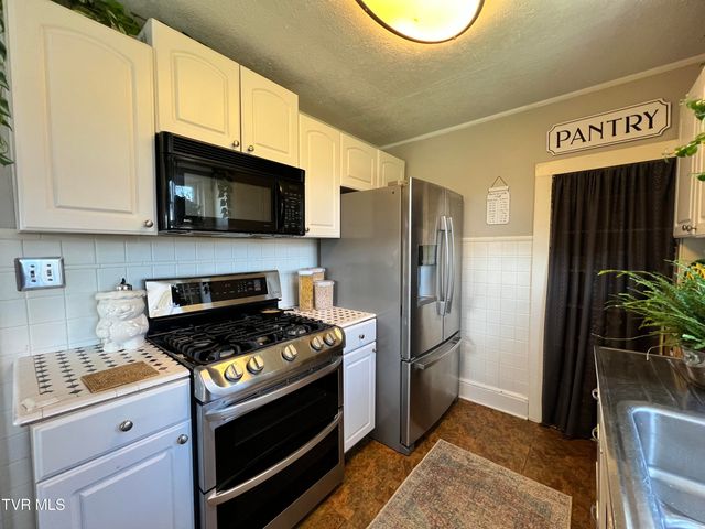 424 Bay Street, Mount Carmel, TN 37645