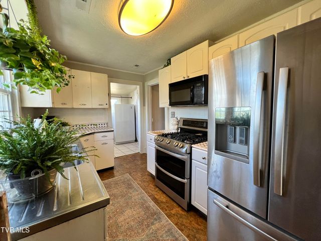 424 Bay Street, Mount Carmel, TN 37645