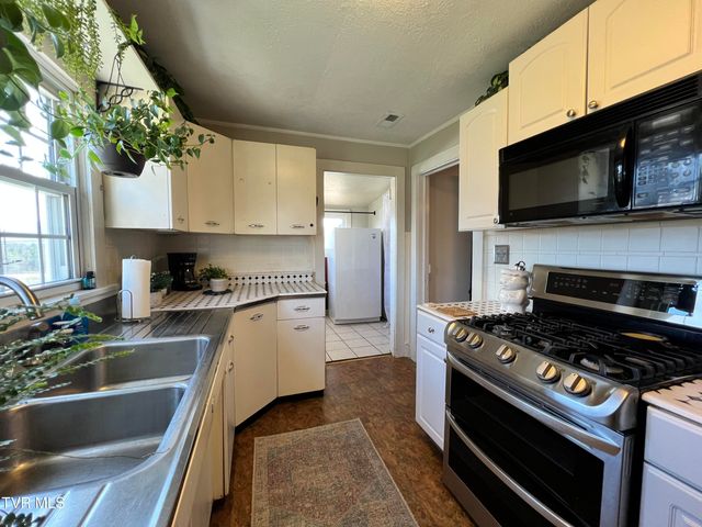 424 Bay Street, Mount Carmel, TN 37645