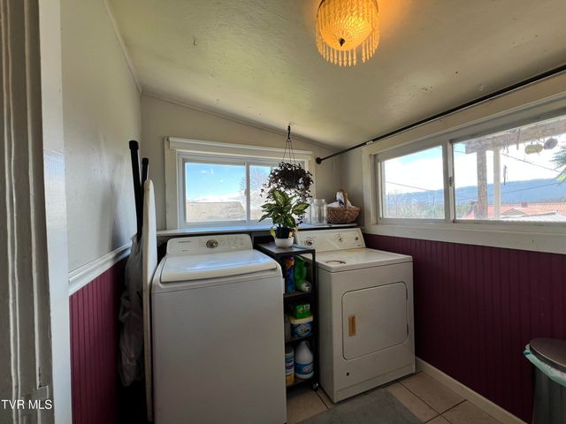 424 Bay Street, Mount Carmel, TN 37645